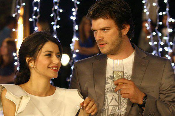 9 Madde 9 Analiz: Yeniden Ekranlarda Olan Efsane Dizi Aşkı Memnu Ahlaksızlığa mı Sevk Ediyor, Yoksa?