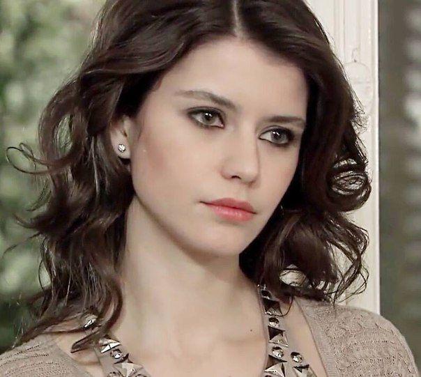 9 Madde 9 Analiz: Yeniden Ekranlarda Olan Efsane Dizi Aşkı Memnu Ahlaksızlığa mı Sevk Ediyor, Yoksa?
