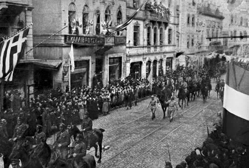 İstanbul’u işgal eden itlaf devletleri askerleri geçiş yapıyor