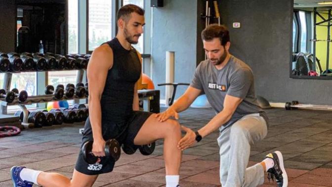#EvdeGüçlüyüz Evde Kolayca Yapabileceğin Spor Egzersizleri Burada, Başlıyoruz! 💪