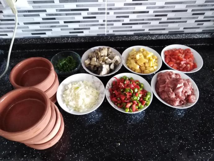 Ramazan Davetlerinin Başrolü; Ev Yapımı Dana Güveç Tarifi