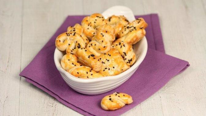 Herkes Pastahaneden Aldın Sanacak! Mükemmel Mahlepli Tuzlu Kurabiye Tarifimi Sizlerle Paylaşıyorum!