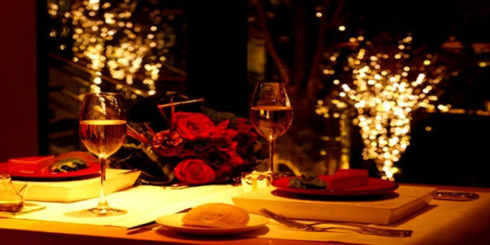 Evde Sevgilinize/Eşinize Romantik Bir Akşam Yemeği Masası İçin İpuçları!