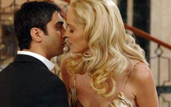 Necati Şaşmaz ve Shoren Stone Kurtlar Vadisi dizisinden bir sahne