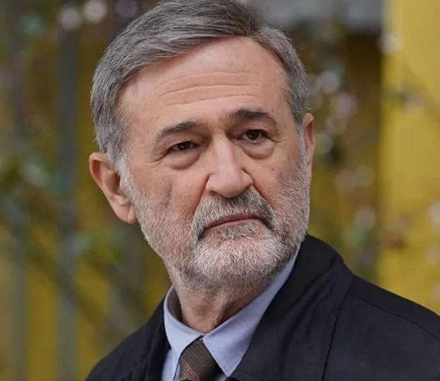 Okul müdürü : Necdet