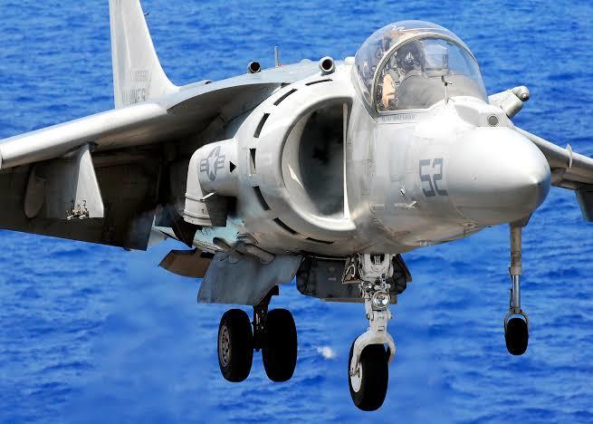 V/STOL motoru ile kalkış/ıniş yapan bir Harrier