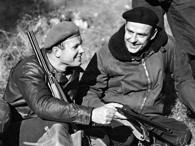 Yuri Gagarin ve Vladimir Komarov