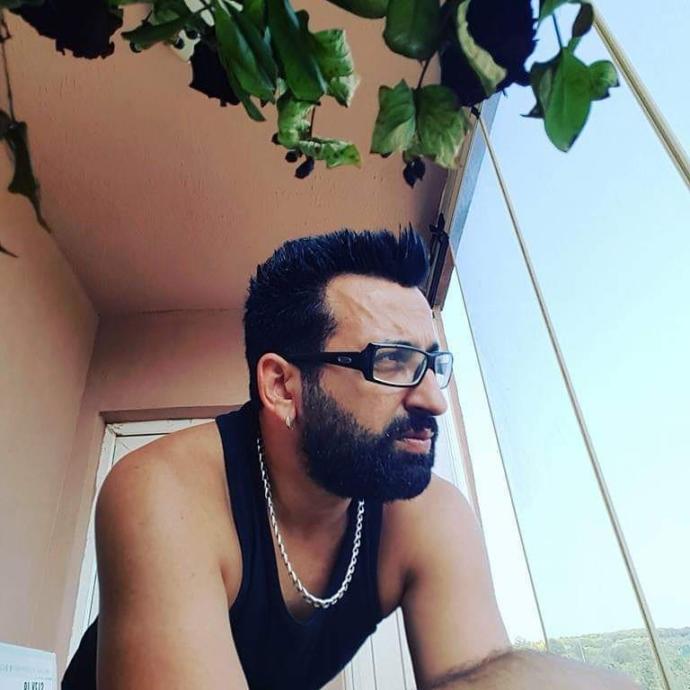 O, Bir Döneme Damgasını Vuran İsim: Nostaljisiyle, Enerjisiyle, Müzikleriyle ve 90lar Rüzgarıyla Ragga Oktay KizlarSoruyorda!