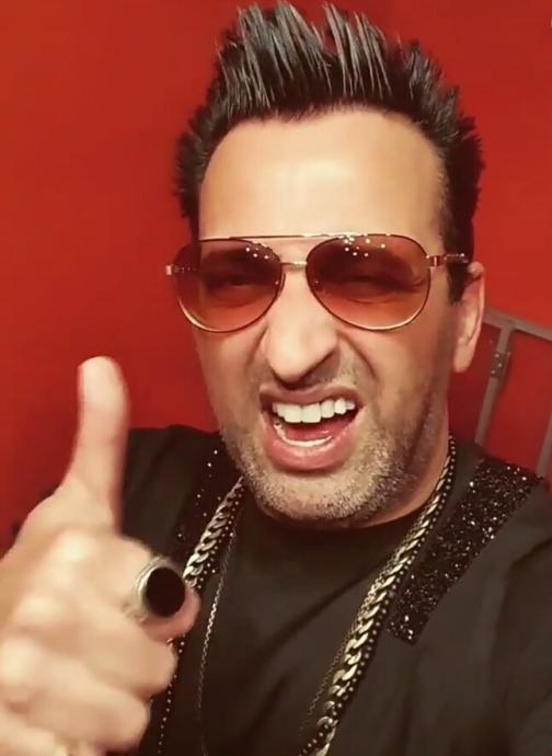 O, Bir Döneme Damgasını Vuran İsim: Nostaljisiyle, Enerjisiyle, Müzikleriyle ve 90lar Rüzgarıyla Ragga Oktay KizlarSoruyorda!