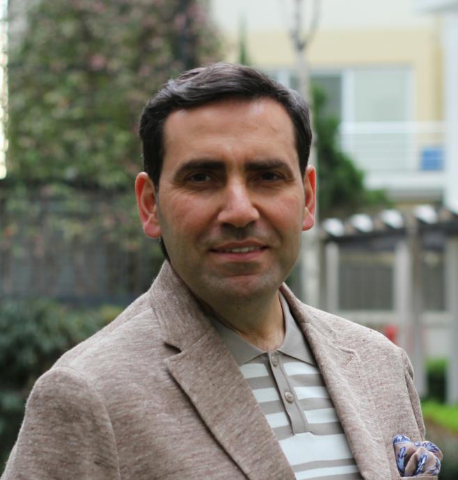 Akademisyen Kimliği, Hitabeti, Bilgisi ve Modern Görünüşüyle Farklı Bir Din Adamı Selman Okumuş KizlarSoruyorda!
