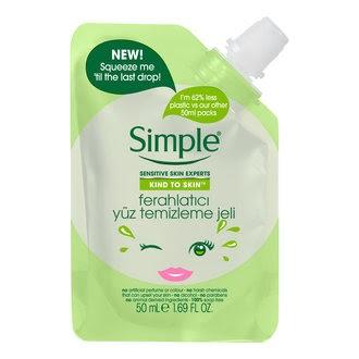 Evdeyiz ve bakımlıyız! Simple Ferahlatıcı Yüz Temizleme Jeliyle cildim bebekler gibi.