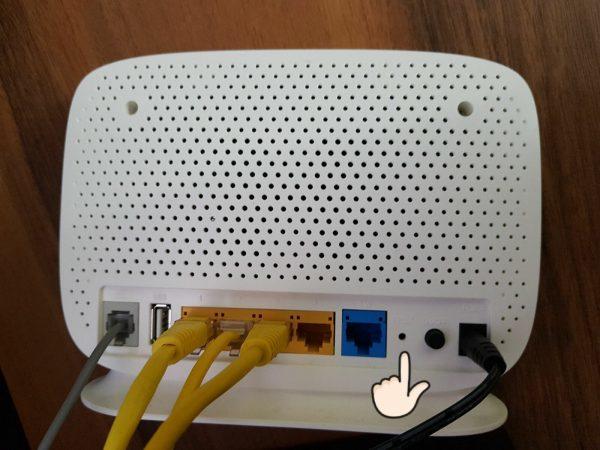 Modem sıfırlama tuşu deliği