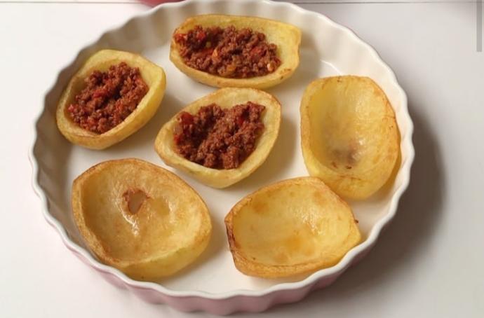Evde Yemek Yapmak Artık Çok Kolay, Karşınızda Pratik Hazırlanan Patates Dolması!