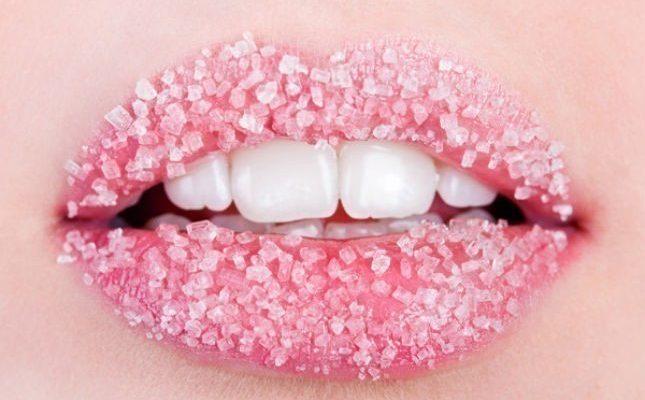 Ünlüler Bunları Yapıyormuş: 4 Madde İle Dudaklarınızı Dolgun Gösterin!