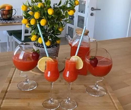 #EvdeKal Sürecinde İçinizi Ferahlatacak Buz Gibi Çilekli Limonata Sizlerle!