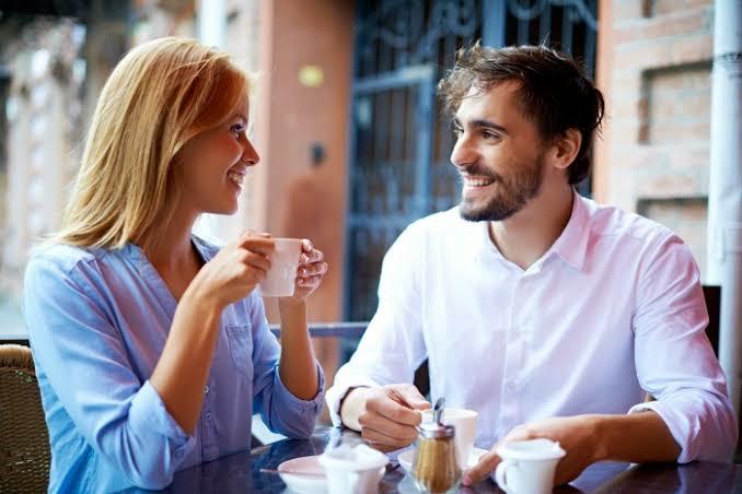 Partnerinizin Sizi Sevip Sevdiğini Gösteren Detaylar Nelerdir?
