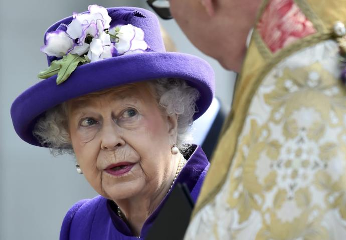 Dünya Yıkılsa Ona Bir Şey Olmuyor: 12 Maddede İngiltere Kraliçesi Elizabeth ve Yıkılmaz Taht Hikayesinin Bilinmeyenleri