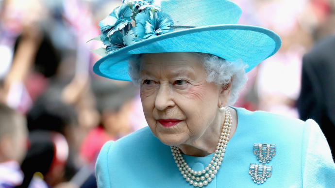 Dünya Yıkılsa Ona Bir Şey Olmuyor: 12 Maddede İngiltere Kraliçesi Elizabeth ve Yıkılmaz Taht Hikayesinin Bilinmeyenleri
