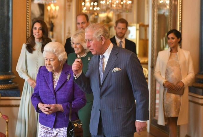 Dünya Yıkılsa Ona Bir Şey Olmuyor: 12 Maddede İngiltere Kraliçesi Elizabeth ve Yıkılmaz Taht Hikayesinin Bilinmeyenleri