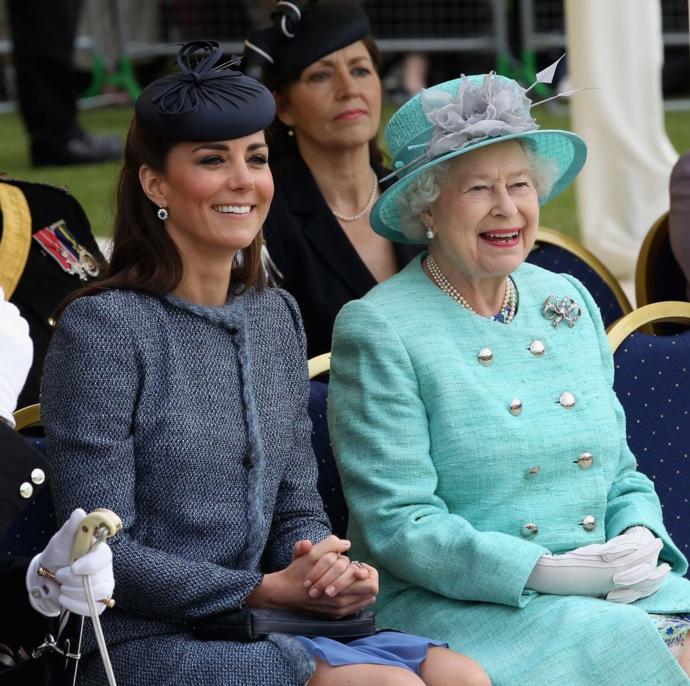 Dünya Yıkılsa Ona Bir Şey Olmuyor: 12 Maddede İngiltere Kraliçesi Elizabeth ve Yıkılmaz Taht Hikayesinin Bilinmeyenleri