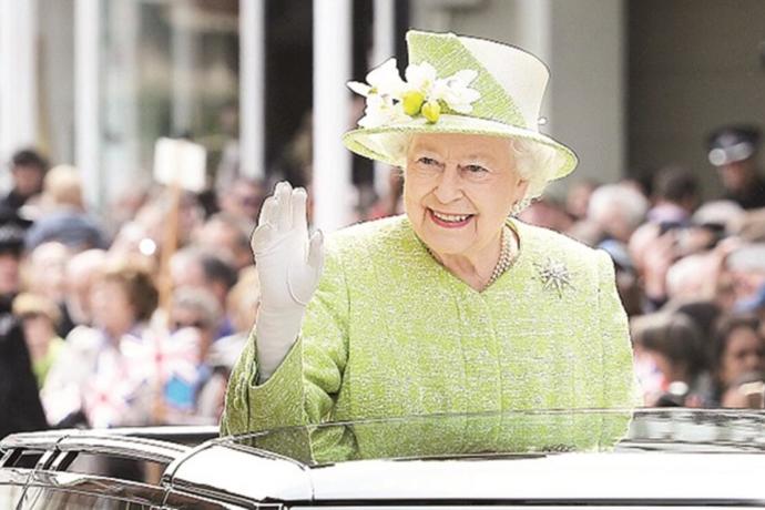 Dünya Yıkılsa Ona Bir Şey Olmuyor: 12 Maddede İngiltere Kraliçesi Elizabeth ve Yıkılmaz Taht Hikayesinin Bilinmeyenleri