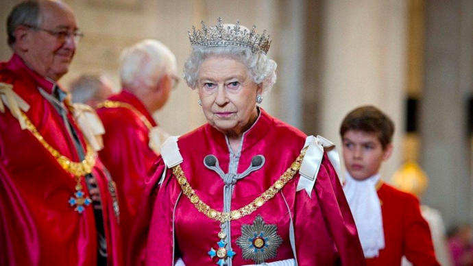 Dünya Yıkılsa Ona Bir Şey Olmuyor: 12 Maddede İngiltere Kraliçesi Elizabeth ve Yıkılmaz Taht Hikayesinin Bilinmeyenleri