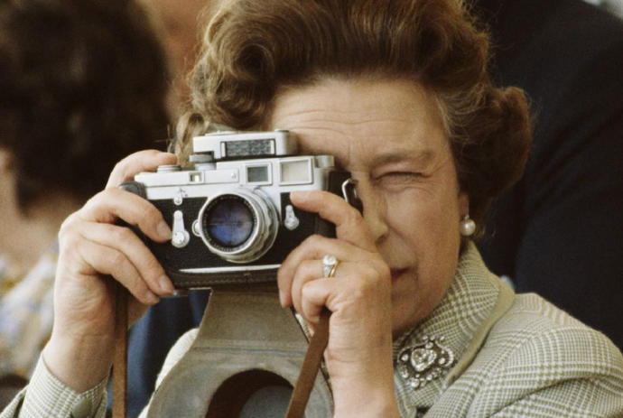Dünya Yıkılsa Ona Bir Şey Olmuyor: 12 Maddede İngiltere Kraliçesi Elizabeth ve Yıkılmaz Taht Hikayesinin Bilinmeyenleri