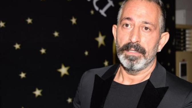 Cem Yılmaz Serenay Sarıkaya'nın Bikinili Fotoğraflarını Çekenlere Dava Açtı
