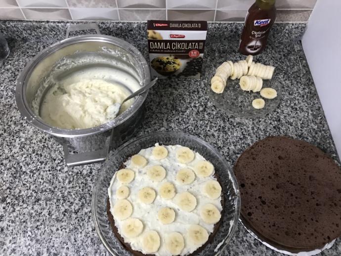 Bir Bence ile Muhteşem 3 Tat: Çilekli, Çikolatalı ve Muzlu Pasta Tarifi!