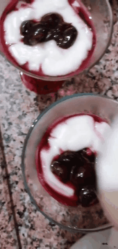 Kirazlı Puding Tarifi! Farklı Bir Sütlü Tatlı Türü Denemeye Ne Dersiniz?