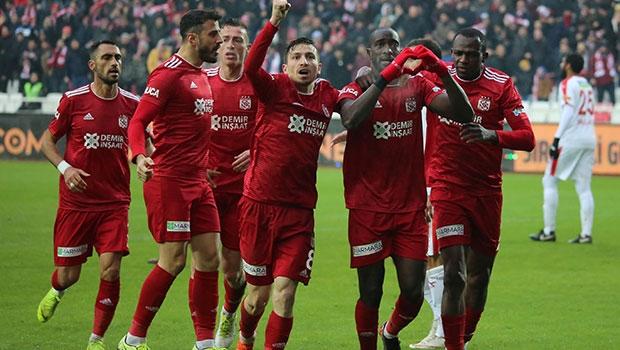 Türkiye Liginde Son Viraja Girilirken Çarşı Pazar Karıştı; İşte Şampiyonluk Senaryoları!