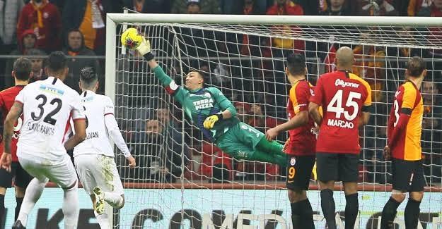 Yalnız Olmayan Kaleci: Fernando Muslera