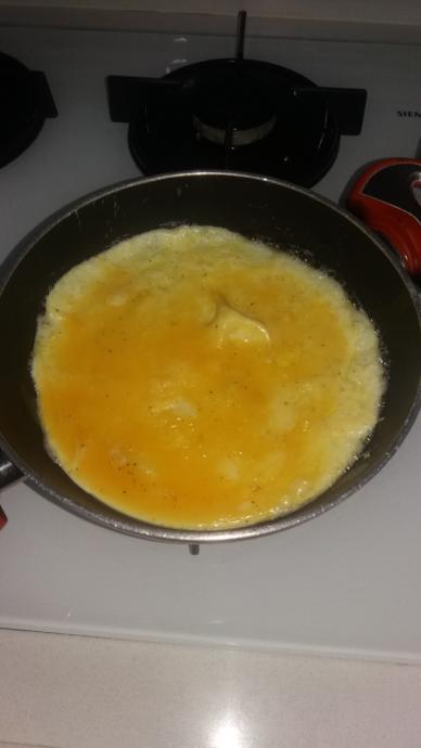 Kızlar Bu Tarif Kaçmaz! Kaşarlı Sucuklu Omlet Nasıl Yapılır?