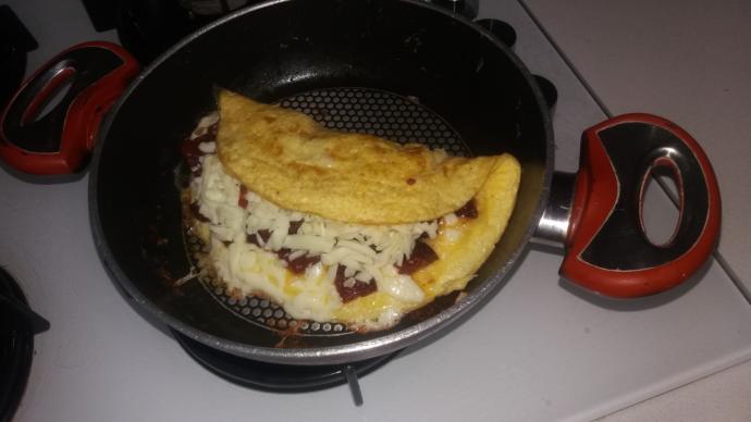 Kızlar Bu Tarif Kaçmaz! Kaşarlı Sucuklu Omlet Nasıl Yapılır?