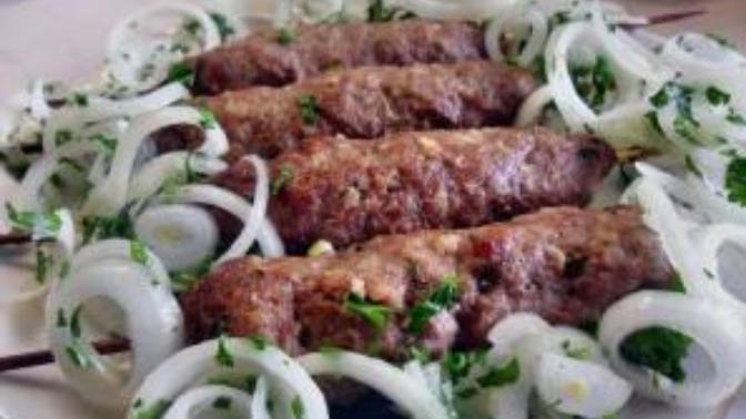 Pandemi Döneminde Evde Yapabileceğiniz Efsane Lezzetli Fırında "Lula Kebabı" Tarifi