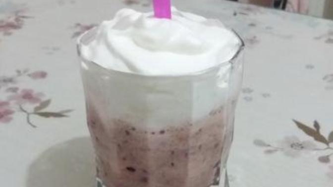 Sıcak Yaz Günlerinde Kurtarıcımız! Kirazlı Dondurmalı Milkshake Nasıl Yapılır?