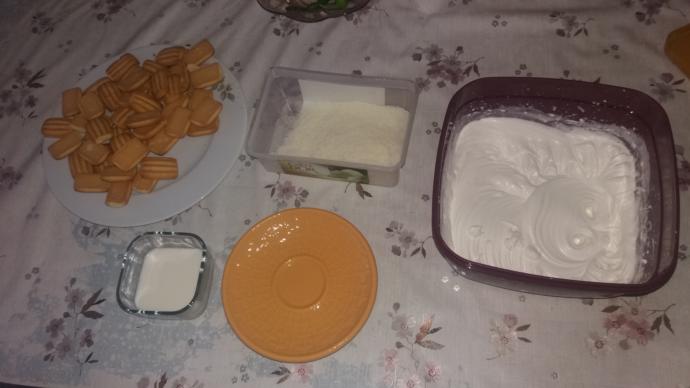 Fırınsız 5 Dakikada Cicibebeli Krem Şantili Minik Pasta Kurabiyeler Nasıl Yapılır?