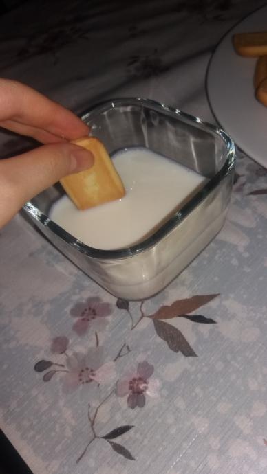 Fırınsız 5 Dakikada Cicibebeli Krem Şantili Minik Pasta Kurabiyeler Nasıl Yapılır?