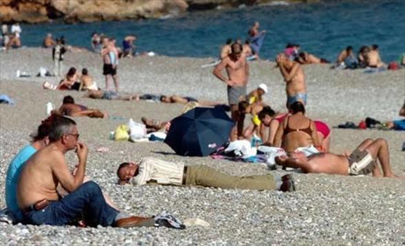 Halk Plajında Denize Girmemeniz İçin En Haklı Nedenler!