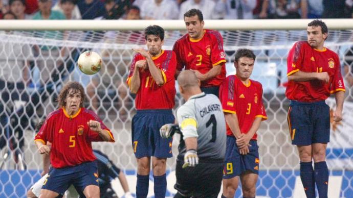 Kaleci Olmasına Rağmen Frikikten Gol Atan ve Gol Kralı Olmuş Futbolcular