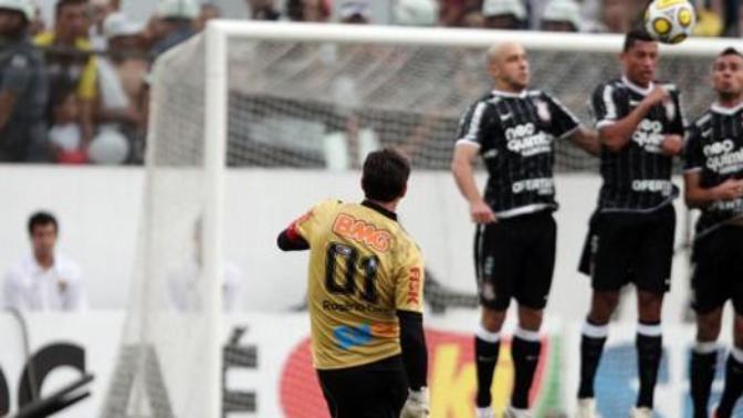Kaleci Olmasına Rağmen Frikikten Gol Atan ve Gol Kralı Olmuş Futbolcular