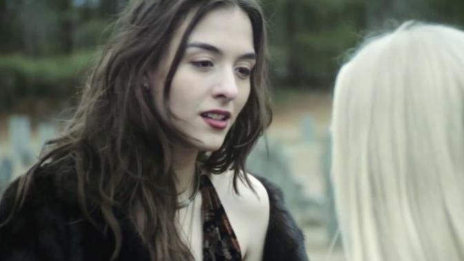 Esrarengiz Bir Arkadaşlığın Gizemi: Sweet, Sweet Lonely Girl