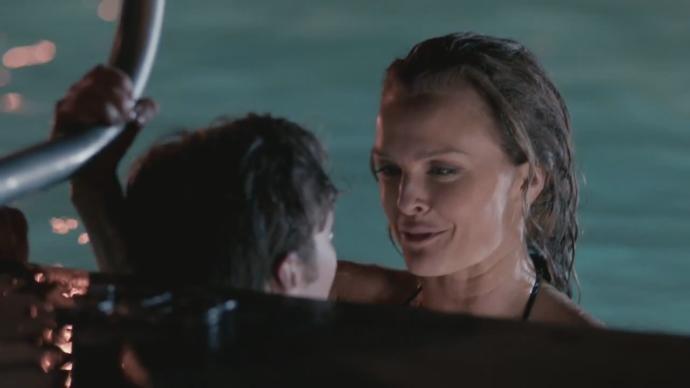 Dul Bir Annenin Oğlunun Yanlış Aşkına Karşı Verdiği Mücadele: Lethal Seduction
