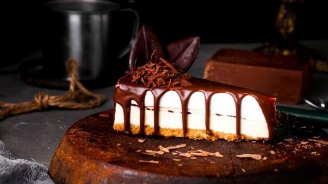 Bu Tarif İle Herkesi Kendinize Hayran Bırakacaksınız: Çikolatalı Cheesecake Tarifi!