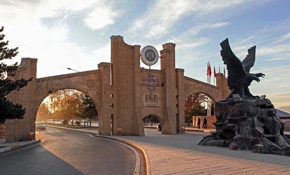 Atatürk Üniversitesi Ana Giriş Kapısı