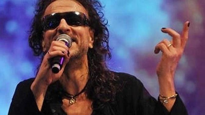 Spiritüel Tarikat Lideri mi? Müziğin Romantik Prensi mi? 21 Başlıkta Pop Müziğin En Gizemli Şarkıcısı İlhan İrem