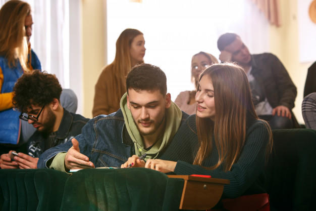 Üniversite Arkadaşlarla Güzel: Üniversitede Arkadaş Edinmenin Yolları Neler?