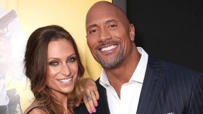 Hollywood'un En Çok Kazanan Yıldızı Dwayne Johnson ve Ailesi Korona Virüsüne Yakalandı