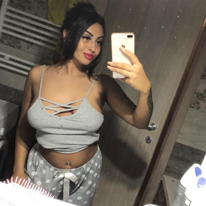 Karakteriniz Hakkında Mini İpucu! En Sevdiğiniz Selfie Pozu Aslında Tesadüf Değil!