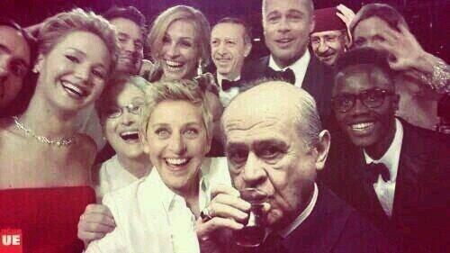 Karakteriniz Hakkında Mini İpucu! En Sevdiğiniz Selfie Pozu Aslında Tesadüf Değil!
